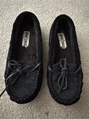 Minnetonka Black Glitter Bow Moccasin Slippers